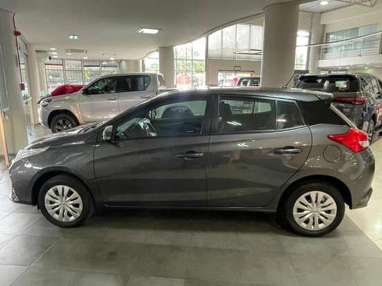 TOYOTA-YARIS-2024