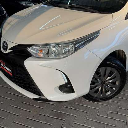 TOYOTA-YARIS-2023