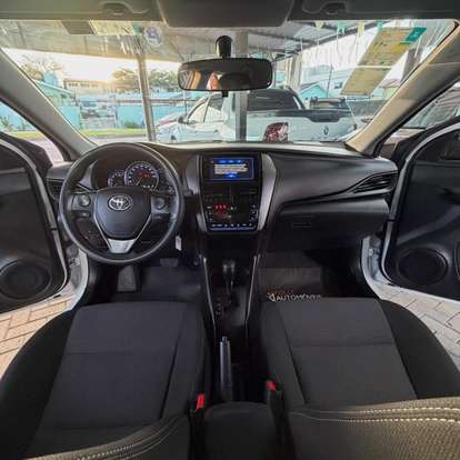 TOYOTA-YARIS-2023