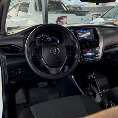 TOYOTA-YARIS-2023