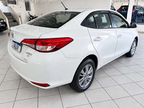 TOYOTA-YARIS-2020