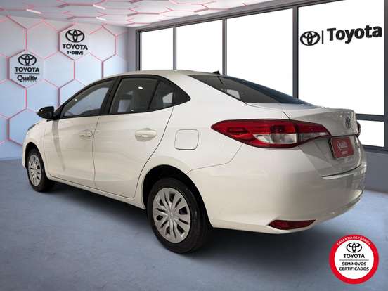 TOYOTA-YARIS-2024