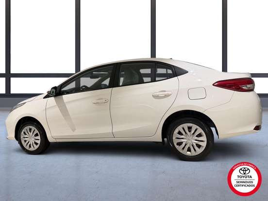 TOYOTA-YARIS-2024