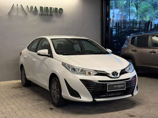 TOYOTA-YARIS-2020