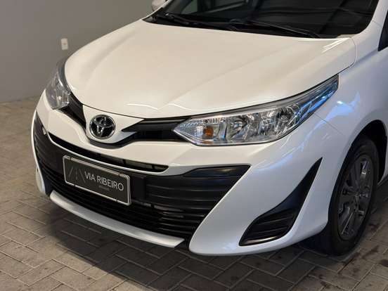 TOYOTA-YARIS-2020