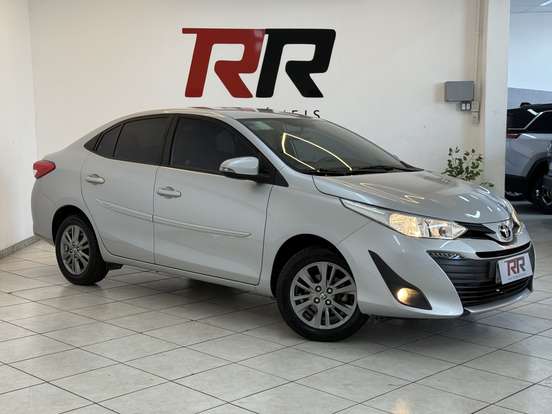 TOYOTA-YARIS-2021