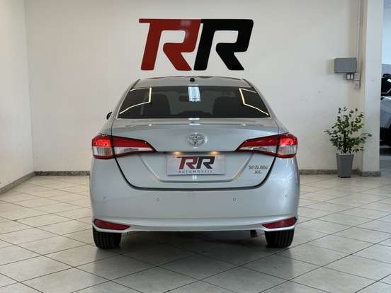 TOYOTA-YARIS-2021