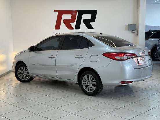 TOYOTA-YARIS-2021