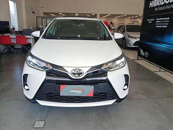 TOYOTA-YARIS-2022