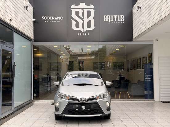 TOYOTA-YARIS-2022