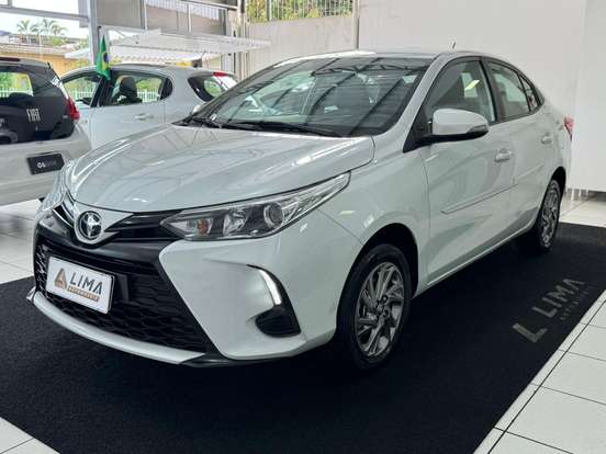 TOYOTA-YARIS-2022