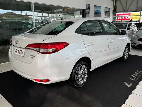 TOYOTA-YARIS-2022