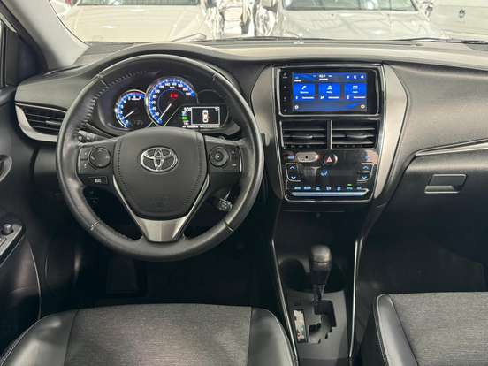 TOYOTA-YARIS-2022