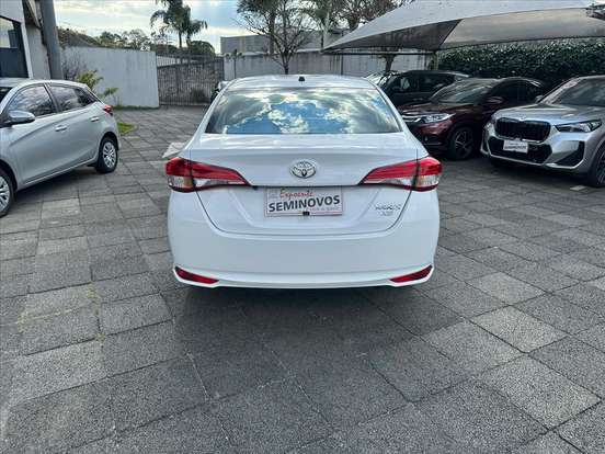 TOYOTA-YARIS-2024