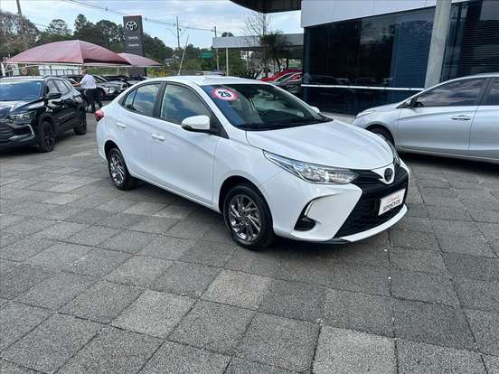 TOYOTA-YARIS-2024