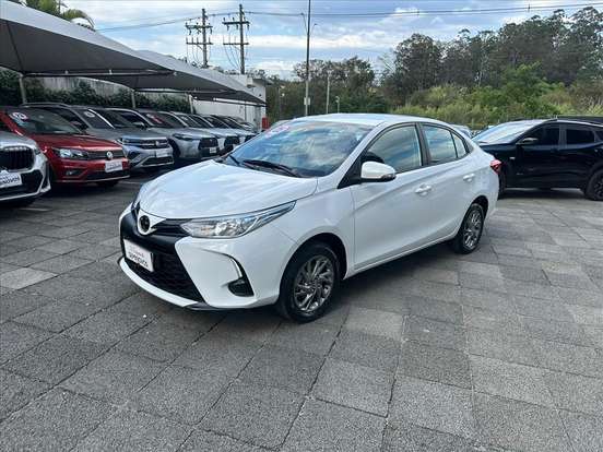 TOYOTA-YARIS-2024
