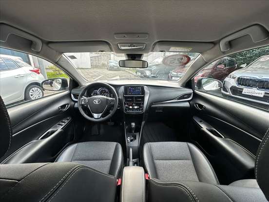 TOYOTA-YARIS-2024