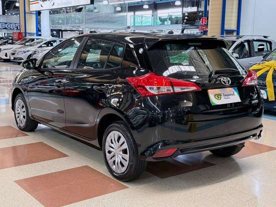 TOYOTA-YARIS-2024