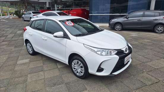 TOYOTA-YARIS-2023