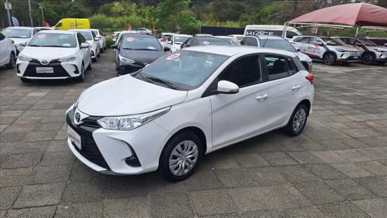 TOYOTA-YARIS-2023
