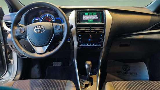 TOYOTA-YARIS-2019