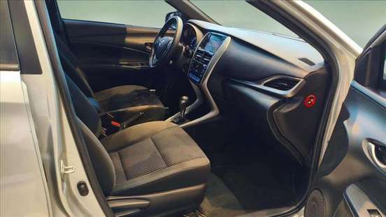 TOYOTA-YARIS-2019