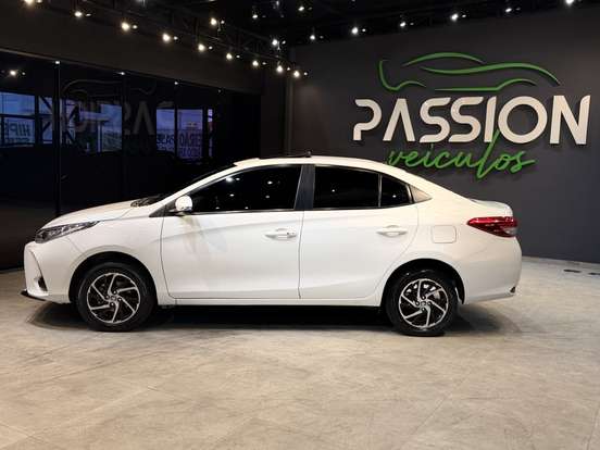 TOYOTA-YARIS-2023