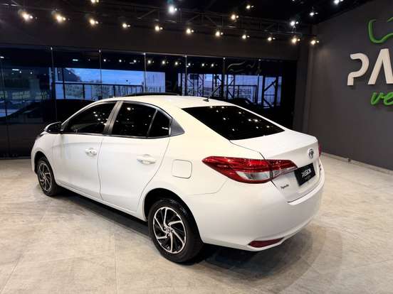 TOYOTA-YARIS-2023