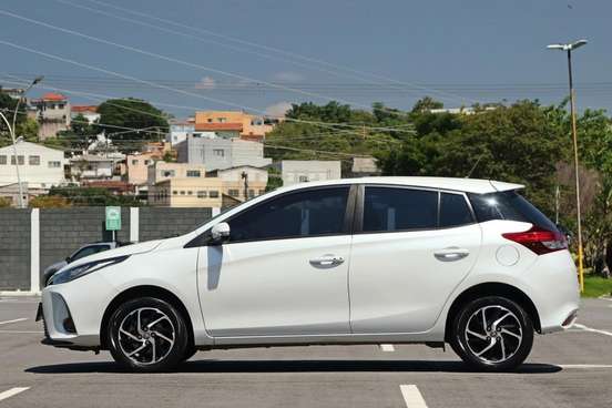 TOYOTA-YARIS-2023