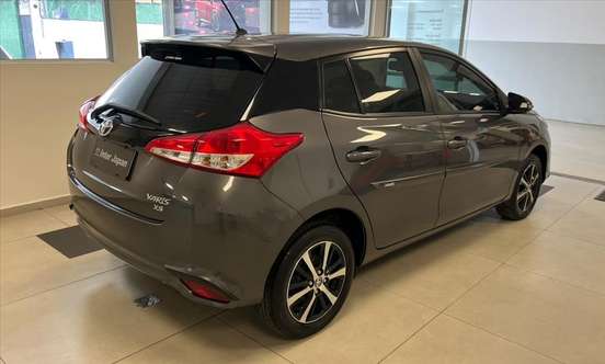 TOYOTA-YARIS-2021