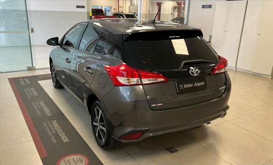 TOYOTA-YARIS-2021