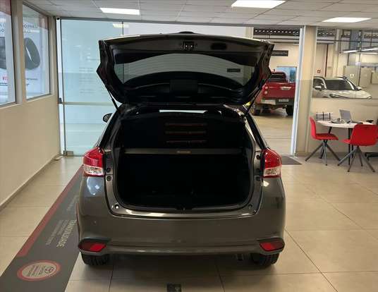 TOYOTA-YARIS-2021