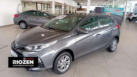 TOYOTA-YARIS-2022