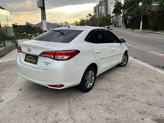 TOYOTA-YARIS-2023