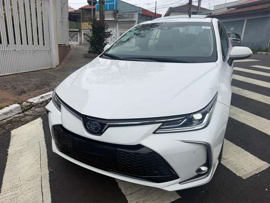 TOYOTA-COROLLA-2025