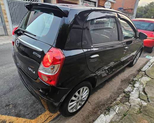 TOYOTA-ETIOS-1.5 XLS 16V FLEX 4P MANUAL TOYOTA-ETIOS-2015
