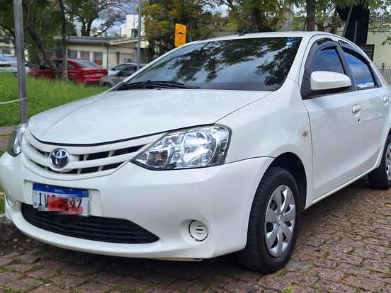 TOYOTA-ETIOS-1.5 XS SEDAN 16V FLEX 4P MANUAL TOYOTA-ETIOS-2014