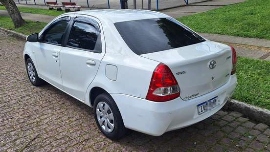 TOYOTA-ETIOS-2014