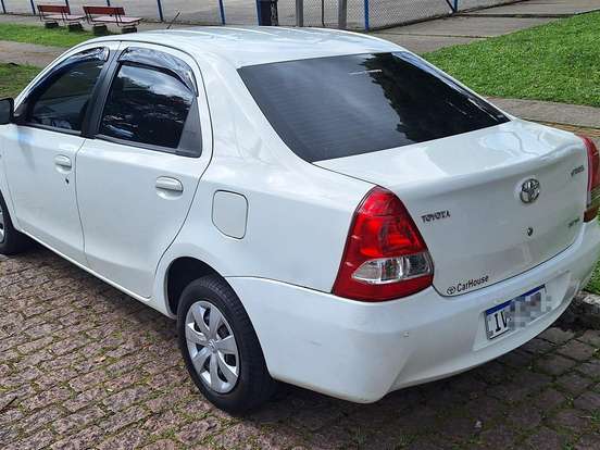 TOYOTA-ETIOS-1.5 XS SEDAN 16V FLEX 4P MANUAL TOYOTA-ETIOS-2014