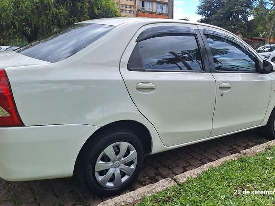 TOYOTA-ETIOS-1.5 XS SEDAN 16V FLEX 4P MANUAL TOYOTA-ETIOS-2014