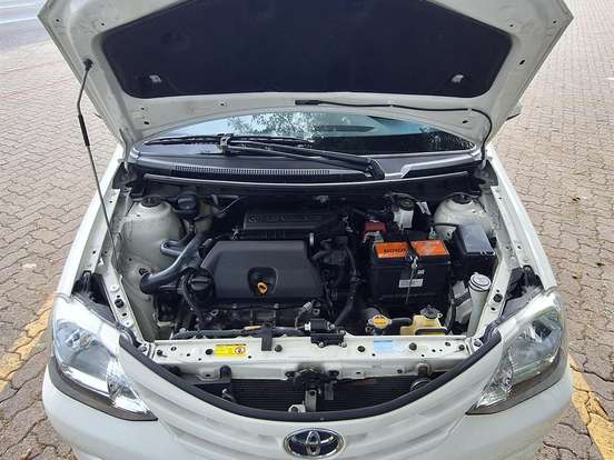 TOYOTA-ETIOS-1.5 XS SEDAN 16V FLEX 4P MANUAL TOYOTA-ETIOS-2014