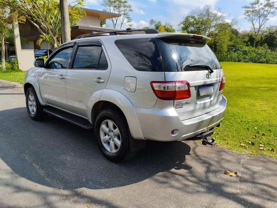 TOYOTA-HILUX-2010