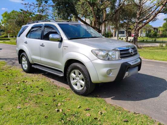TOYOTA-HILUX-2.7 SR 4X2 CD 16V GASOLINA 4P AUTOMÁTICO TOYOTA-HILUX-2010