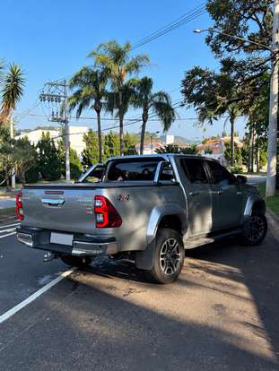 TOYOTA-HILUX-2024