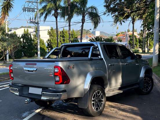 TOYOTA-HILUX-2.8 D-4D TURBO DIESEL CD SRX PLUS 4X4 AUTOMÁTICO TOYOTA-HILUX-2024