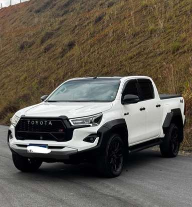 TOYOTA-HILUX-2025