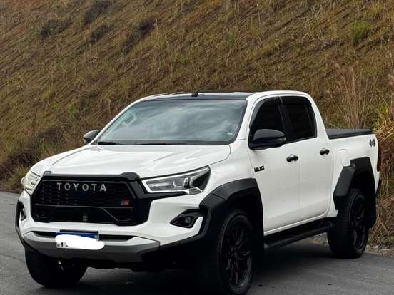 TOYOTA-HILUX-2.8 D-4D TURBO DIESEL CD SR 4X4 AUTOMÁTICO TOYOTA-HILUX-2025