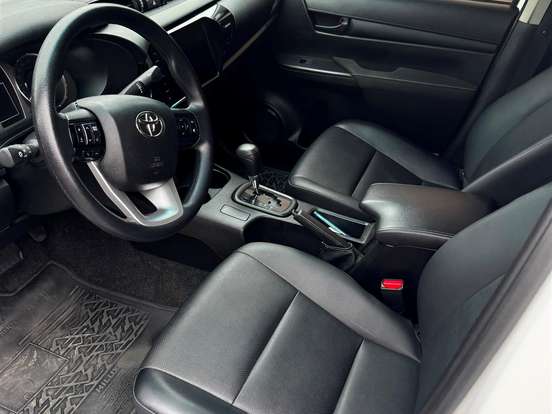 TOYOTA-HILUX-2.8 D-4D TURBO DIESEL CD SR 4X4 AUTOMÁTICO TOYOTA-HILUX-2025