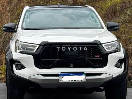 TOYOTA-HILUX-2.8 D-4D TURBO DIESEL CD SR 4X4 AUTOMÁTICO TOYOTA-HILUX-2025