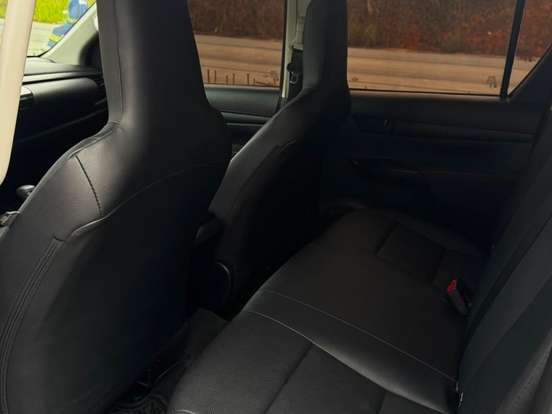 TOYOTA-HILUX-2.8 D-4D TURBO DIESEL CD SR 4X4 AUTOMÁTICO TOYOTA-HILUX-2025
